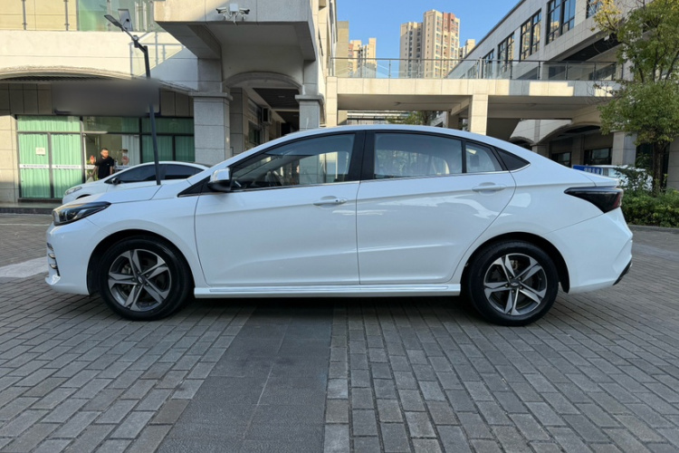 奇瑞 艾瑞泽5 PLUS 2021款 小AI 1.5L CVT型PLUS车身外观6003