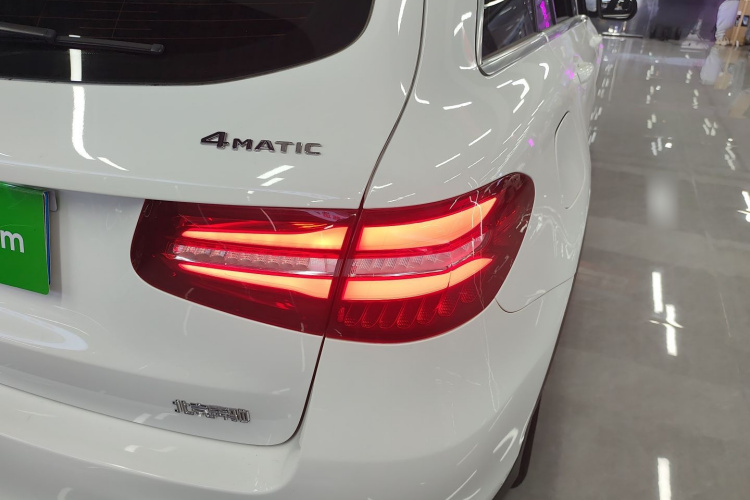 奔驰GLC 2017款 GLC 260 4MATIC 动感型车身外观9