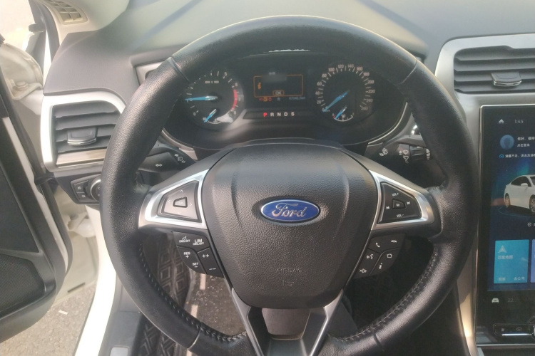 福特 蒙迪欧 2020款 EcoBoost 180 时尚型中控内饰13