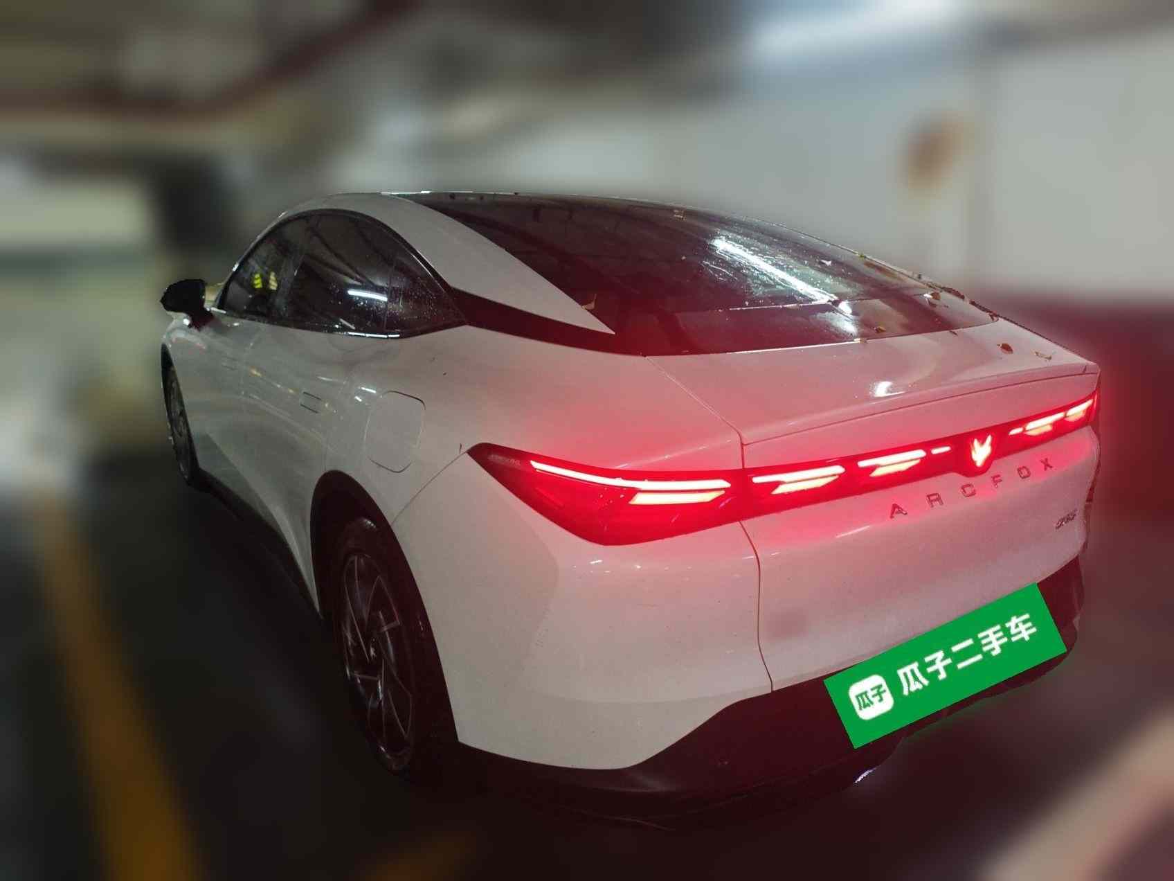 ARCFOX极狐 极狐 阿尔法S5 2025款 560PRO 185kW(3)
