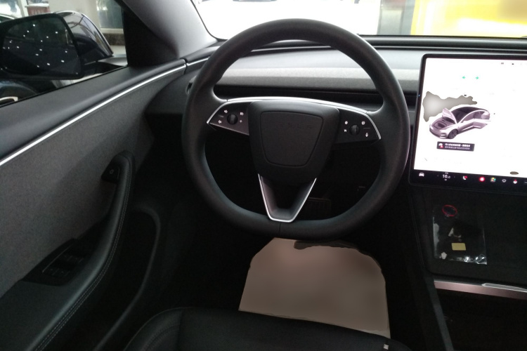特斯拉 Model 3 2023款 后轮驱动版中控内饰13