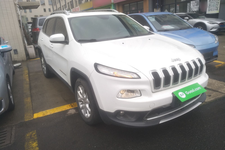 Jeep 自由光 2017款 2.0L 优越版车身外观6002