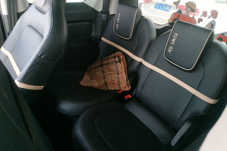 宝骏KiWi EV 2022款 设计师轻享版 三元锂中控内饰21