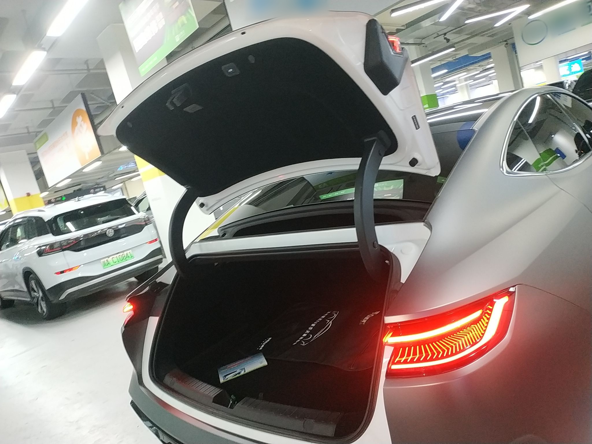 吉利银河 银河E8 2024款 665km 后驱星舰 远航版