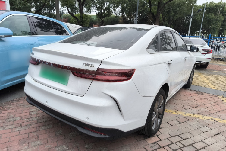 吉利几何G6 2022款 480 新享型车身外观7