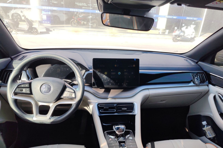 比亚迪 宋PLUS新能源 2021款 DM-i 51KM 尊荣型中控内饰7002