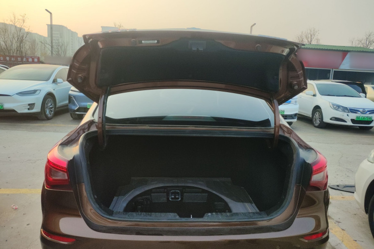 长安 逸动 2018款 1.6L GDI 手动时尚型机舱底盘23