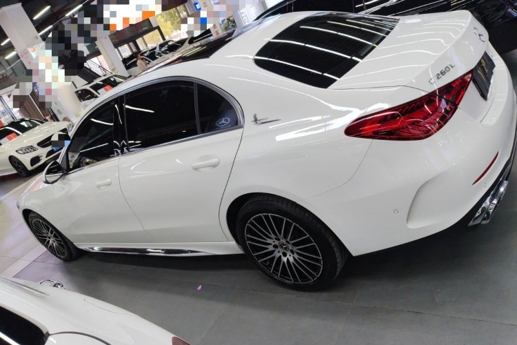 奔驰C级 2023款 改款二 C 260 L 运动版车身外观4