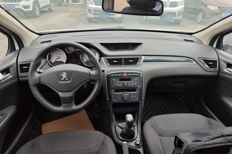 标致308 2014款 乐享版 经典 1.6L 手动优尚型中控内饰12