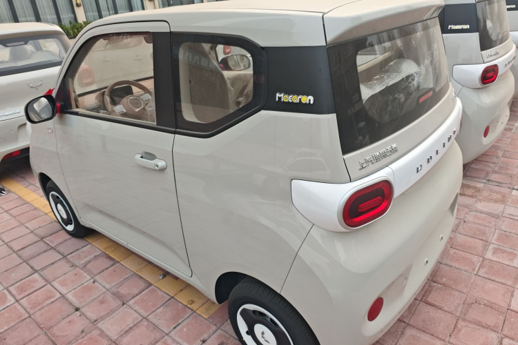 五菱汽车 宏光MINIEV 2024款 第三代 215km 青春版车身外观4