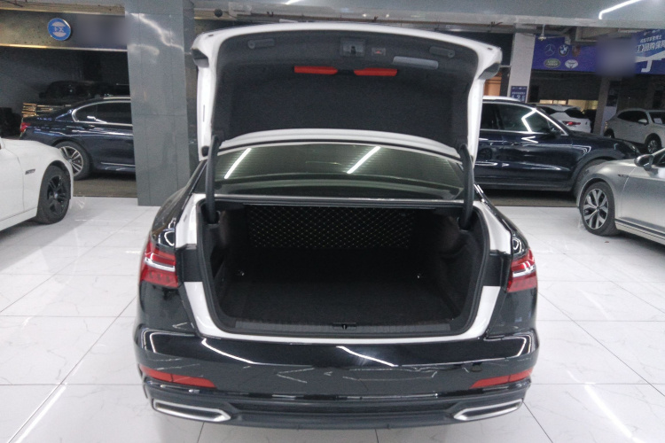 奥迪A6L 2019款 40 TFSI 豪华动感型机舱底盘23