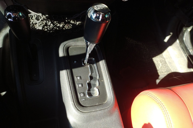 Jeep 牧马人 2012款 3.6L Sahara 两门版局部细节18