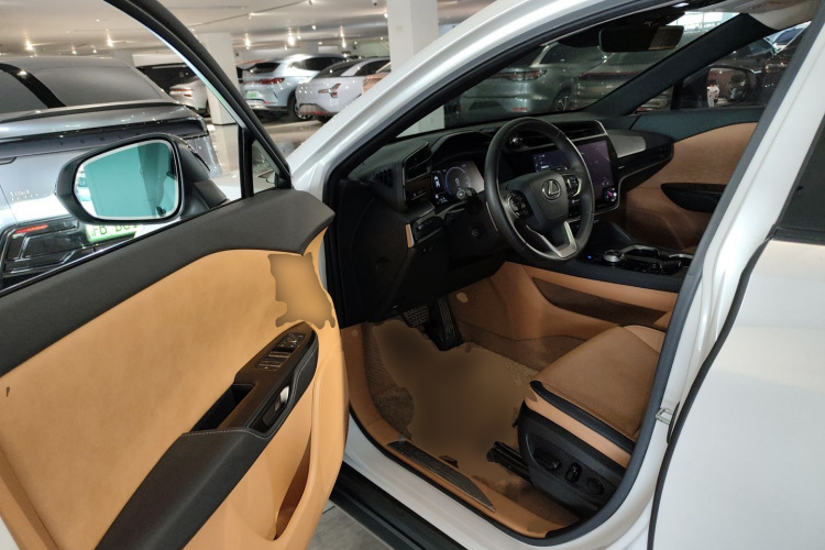 雷克萨斯RZ 2023款 450e 四驱纵享版中控内饰20