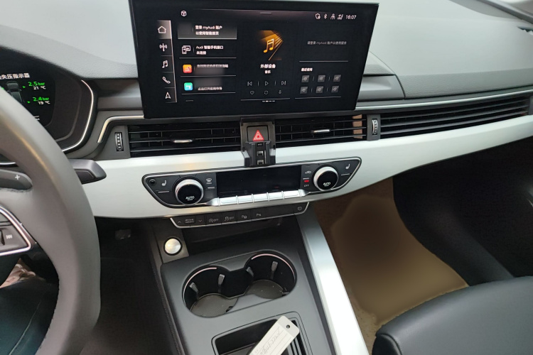 奥迪A4L 2022款 40 TFSI 豪华动感型局部细节16