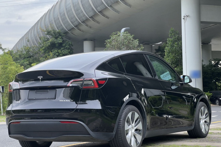 特斯拉 Model Y 2022款 长续航全轮驱动版车身外观6005