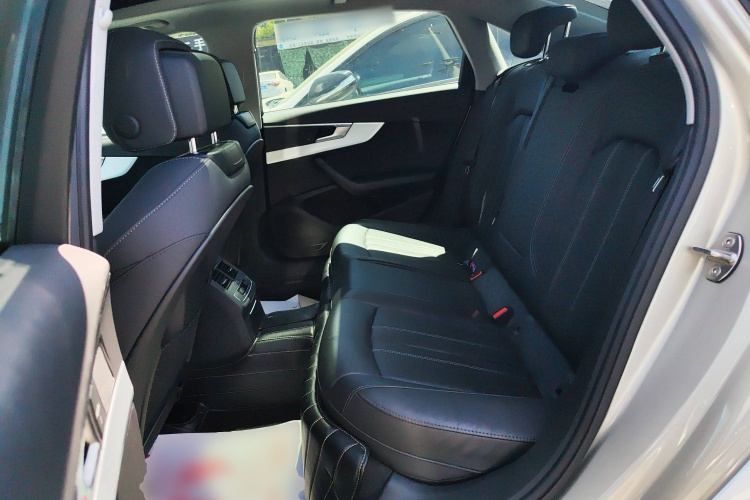 奥迪A4L 2020款 40 TFSI 豪华动感型中控内饰21