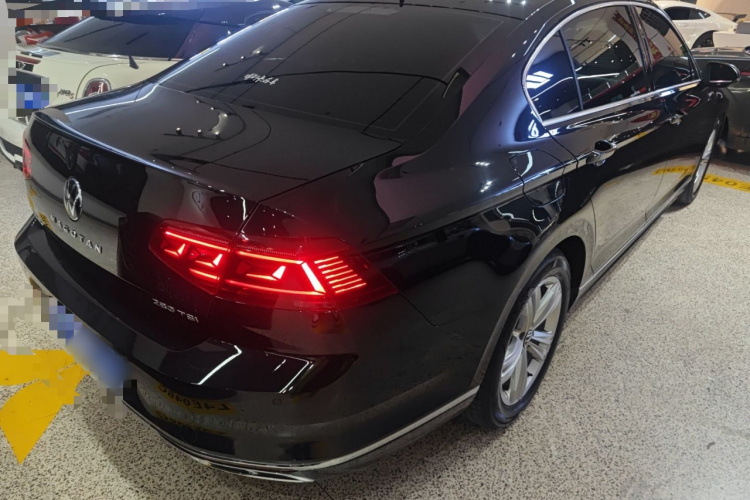 大众 迈腾 2023款 200万辆纪念版 280TSI DSG舒适型车身外观7