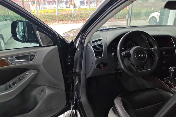 奥迪Q5 2016款 40 TFSI 进取型中控内饰20