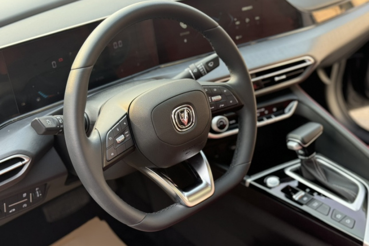 长安 逸动 2021款 PLUS 蓝鲸NE 1.4T GDI DCT尊贵型中控内饰7014