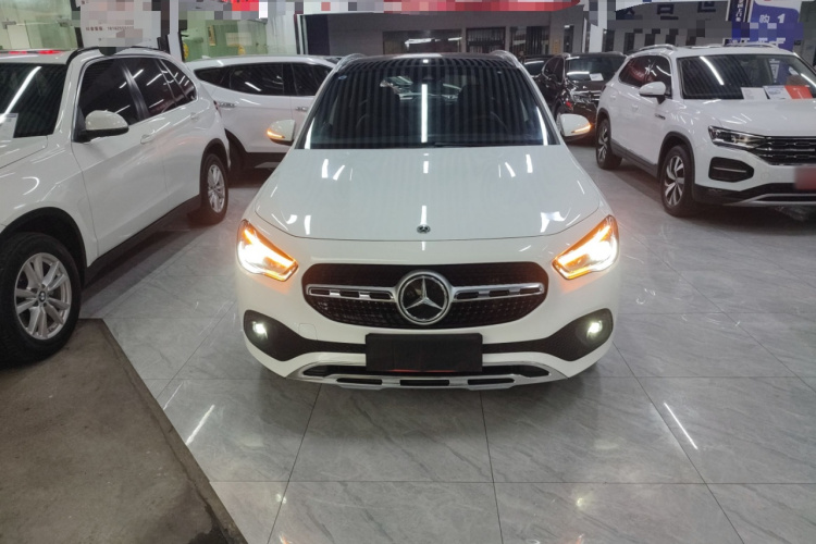 奔驰GLA 2023款 GLA 220车身外观2