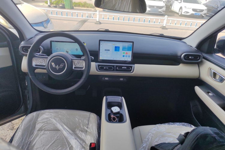 五菱汽车 五菱缤果PLUS 2024款 330km 五座版中控内饰12