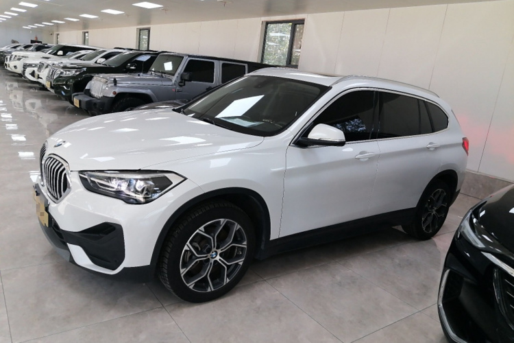 宝马X1 2022款 sDrive25Li 领先型车身外观6003