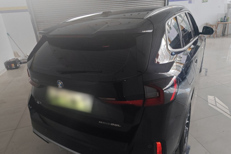 宝马iX1 2023款 eDrive25L M运动套装车身外观7