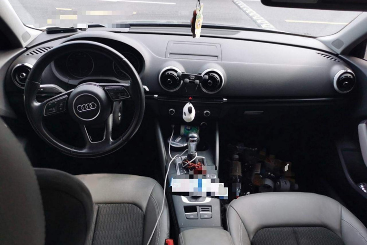 奥迪A3 2017款 Sportback 35 TFSI 时尚型中控内饰7002