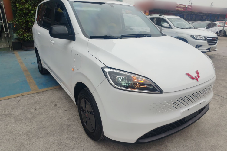 五菱汽车 五菱宏光新能源 2025款 增程式混动 50KM 舒适型车身外观3