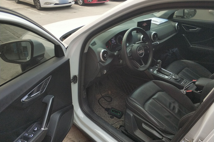 奥迪Q2L 2022款 35 TFSI 进取致雅型中控内饰7003