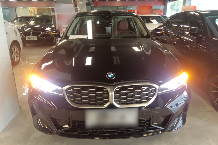 宝马3系 2025款 325i M运动套装车身外观2