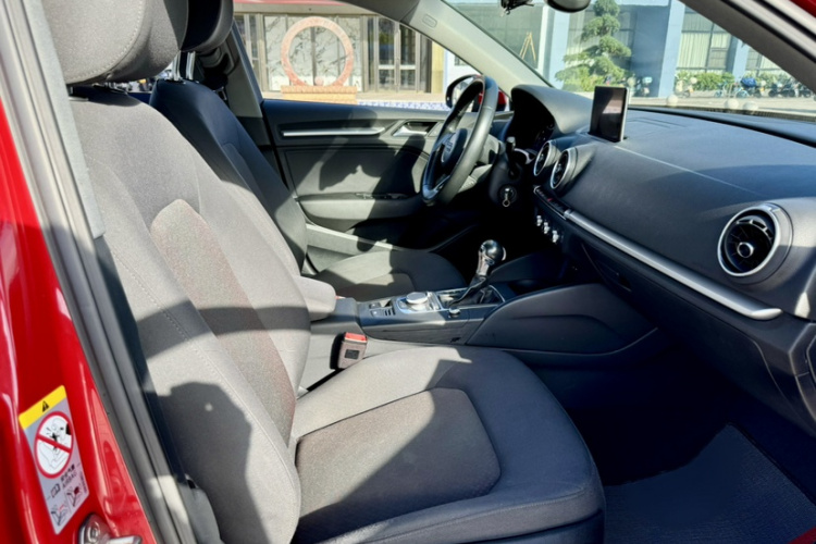 奥迪A3 2018款 30周年年型 Sportback 35 TFSI 进取型中控内饰7014