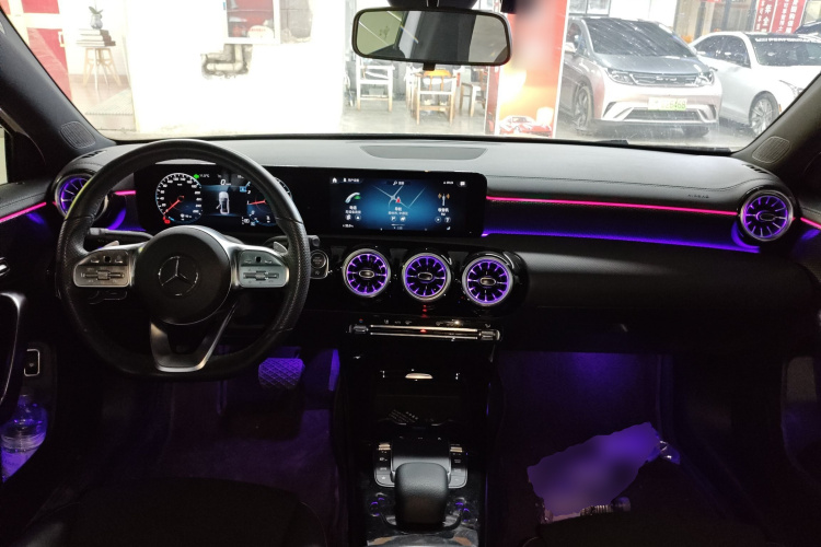 奔驰A级 2021款 A 200 L 运动轿车时尚型中控内饰12