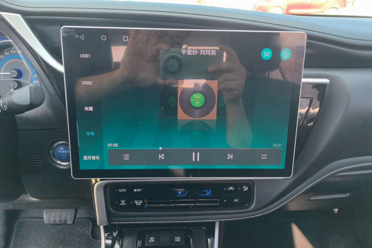 丰田 卡罗拉 2018款 双擎 1.8L E-CVT智尚版局部细节16