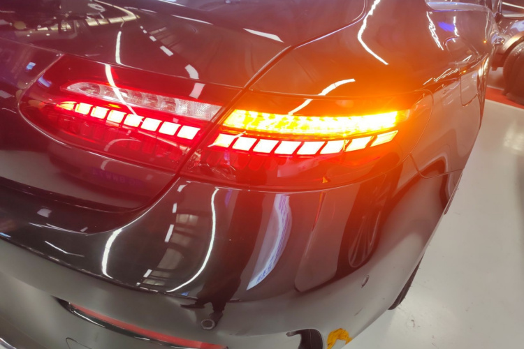 奔驰E级(进口) 2023款 改款 E 260 轿跑车车身外观9