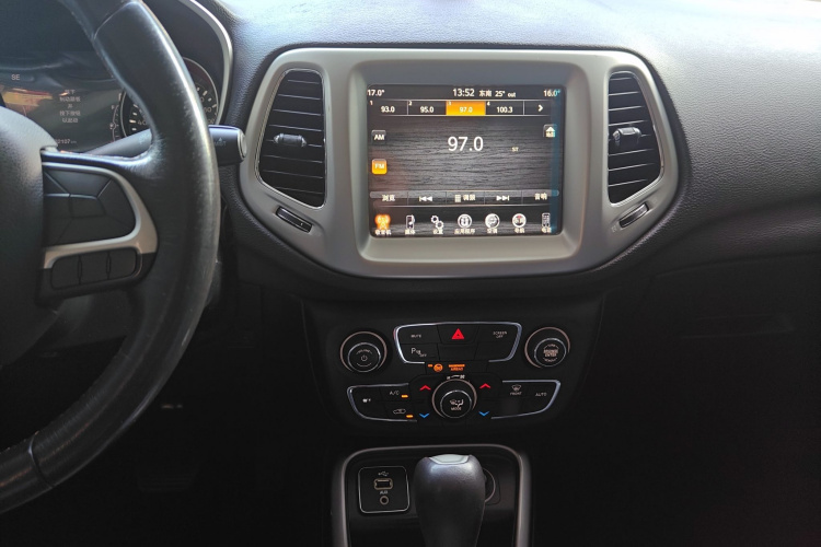 Jeep 指南者 2017款 200T 自动家享版局部细节16