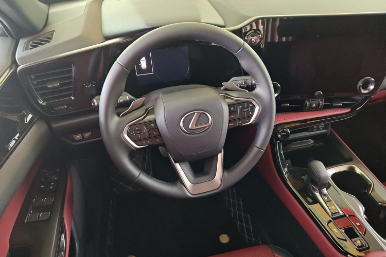 雷克萨斯NX 2025款 350h JOY中控内饰13