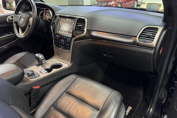 Jeep 大切诺基(进口) 2014款 3.0TD 柴油 舒享导航版中控内饰7009