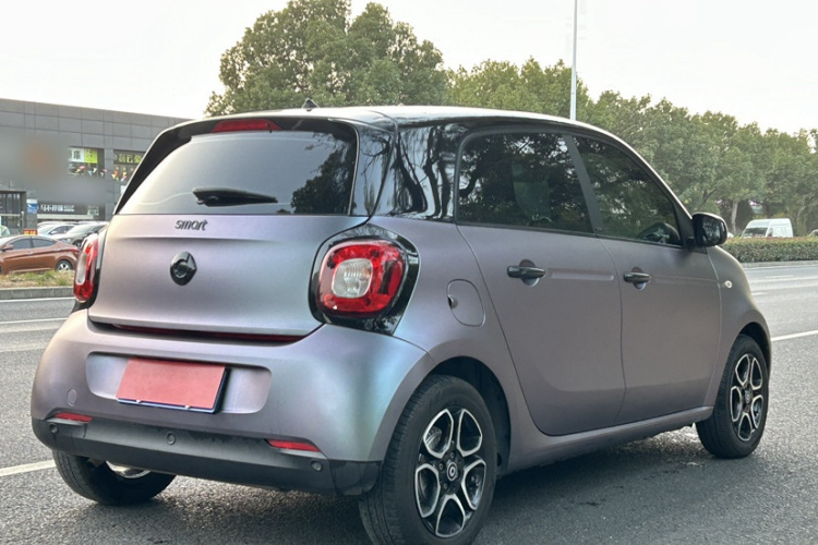 smart forfour 2016款 0.9T 66千瓦先锋版车身外观6008