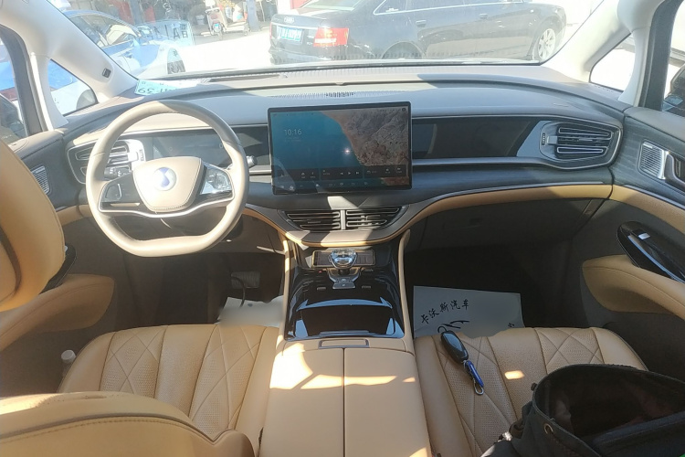 腾势D9 2022款 EV 600 四驱尊荣型中控内饰12