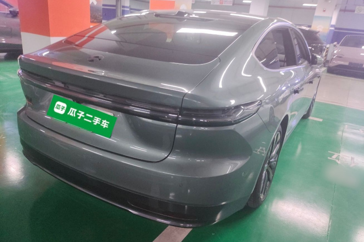 蔚来ET7 2022款 100kWh车身外观7