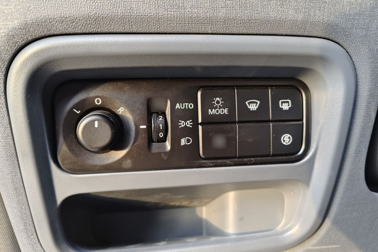 上汽大通MAXUS 大拿V1 2024款 V1 短轴低顶 多功能版（51kWh）局部细节9011