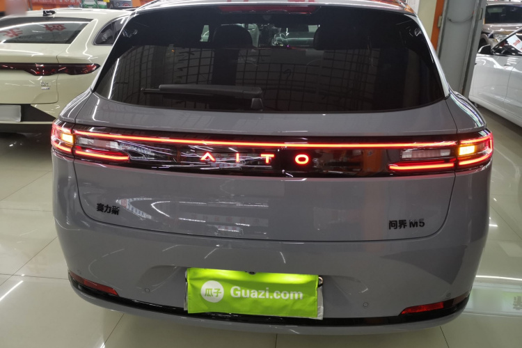 鸿蒙智行 问界M5 2025款 增程   Ultra 四驱版车身外观6