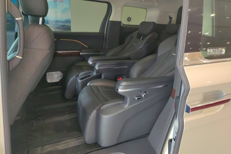 红旗HQ9 2023款 2.0T 智联旗享版中控内饰7004