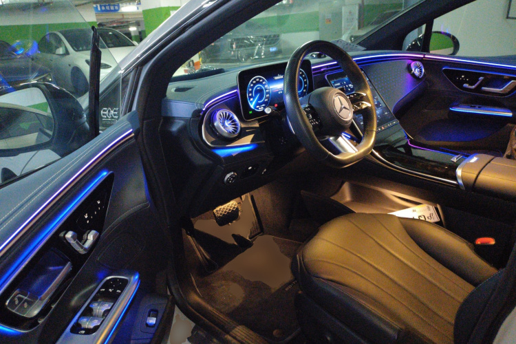 奔驰EQE 2022款 350 先型特别版中控内饰20