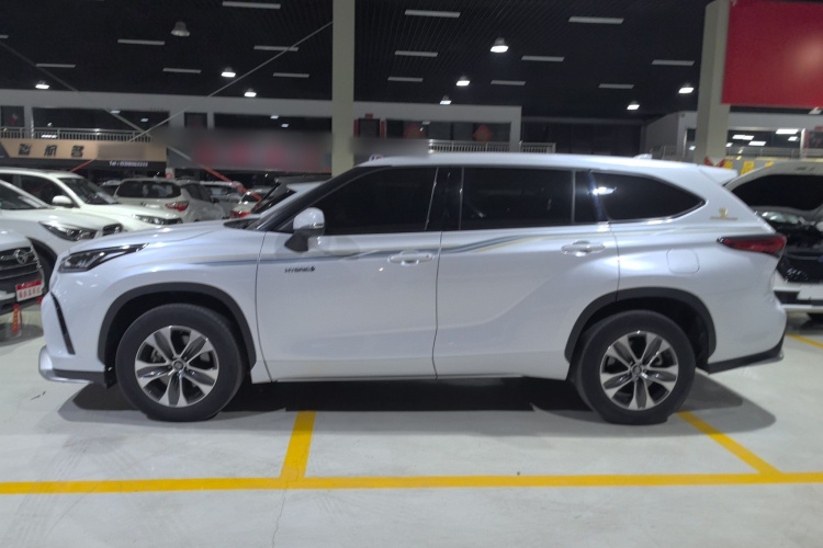 丰田 皇冠陆放 2021款  2.5L HEV两驱进取版车身外观4