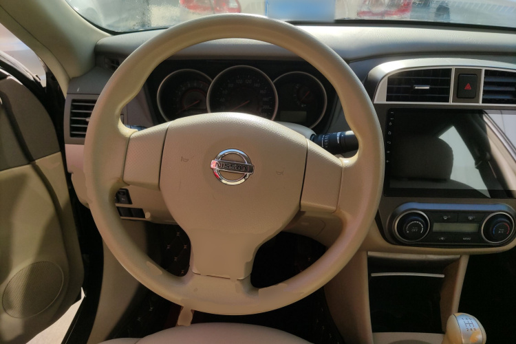 日产 轩逸 2012款 经典 1.6XE 手动舒适版中控内饰13