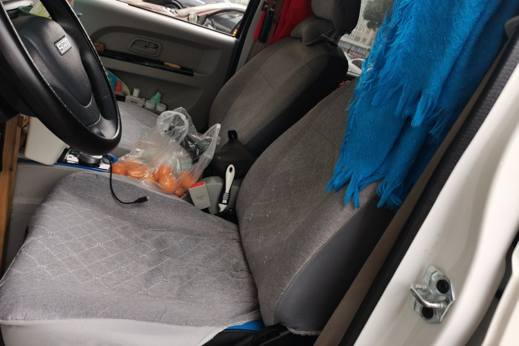 SRM鑫源 好运 2023款 标准型客车 6座中控内饰19