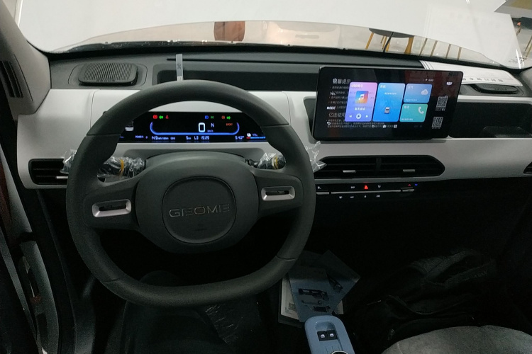 吉利银河 2024款 熊猫mini 200km 耐力熊中控内饰7002