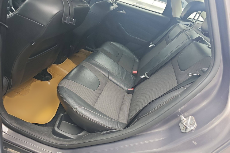 福特 福克斯 2012款 三厢 1.6L 自动风尚型中控内饰7004